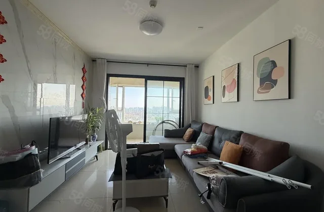 东关国际西区 小三房 交通便利 带储藏室免大税精装可拎包入住