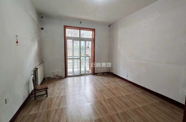 湖边 一楼带大院 城市主人 湖西早市 双语