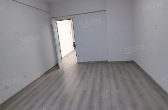 文轩，聊大，中医院，书香苑小高层新房未住三室送车位