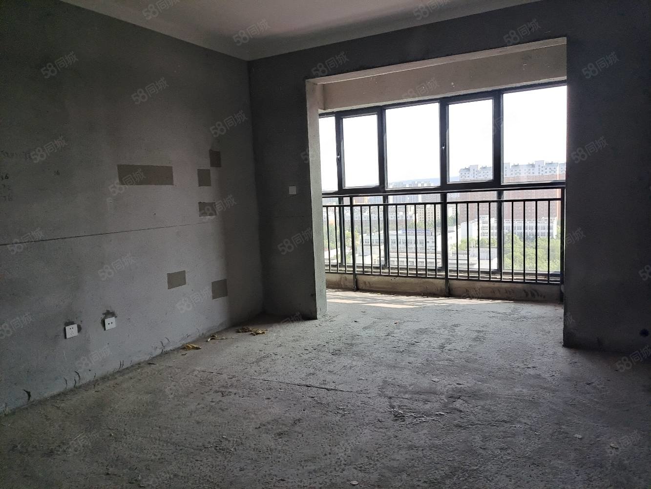 印象国府3室2厅2卫126.8㎡南北62万