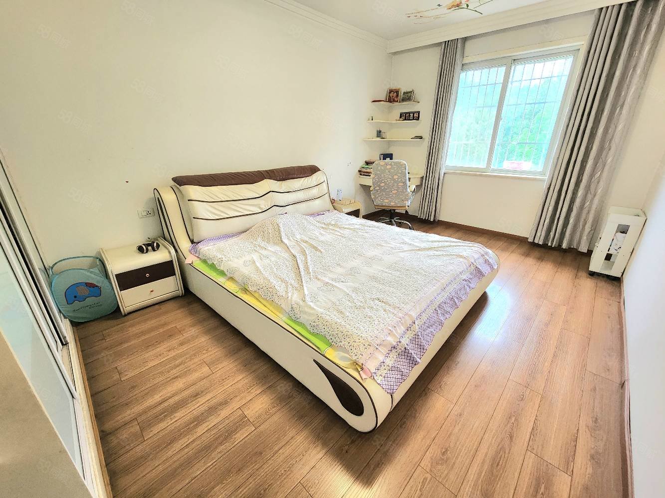 北山小区3室2厅2卫110㎡东南33万