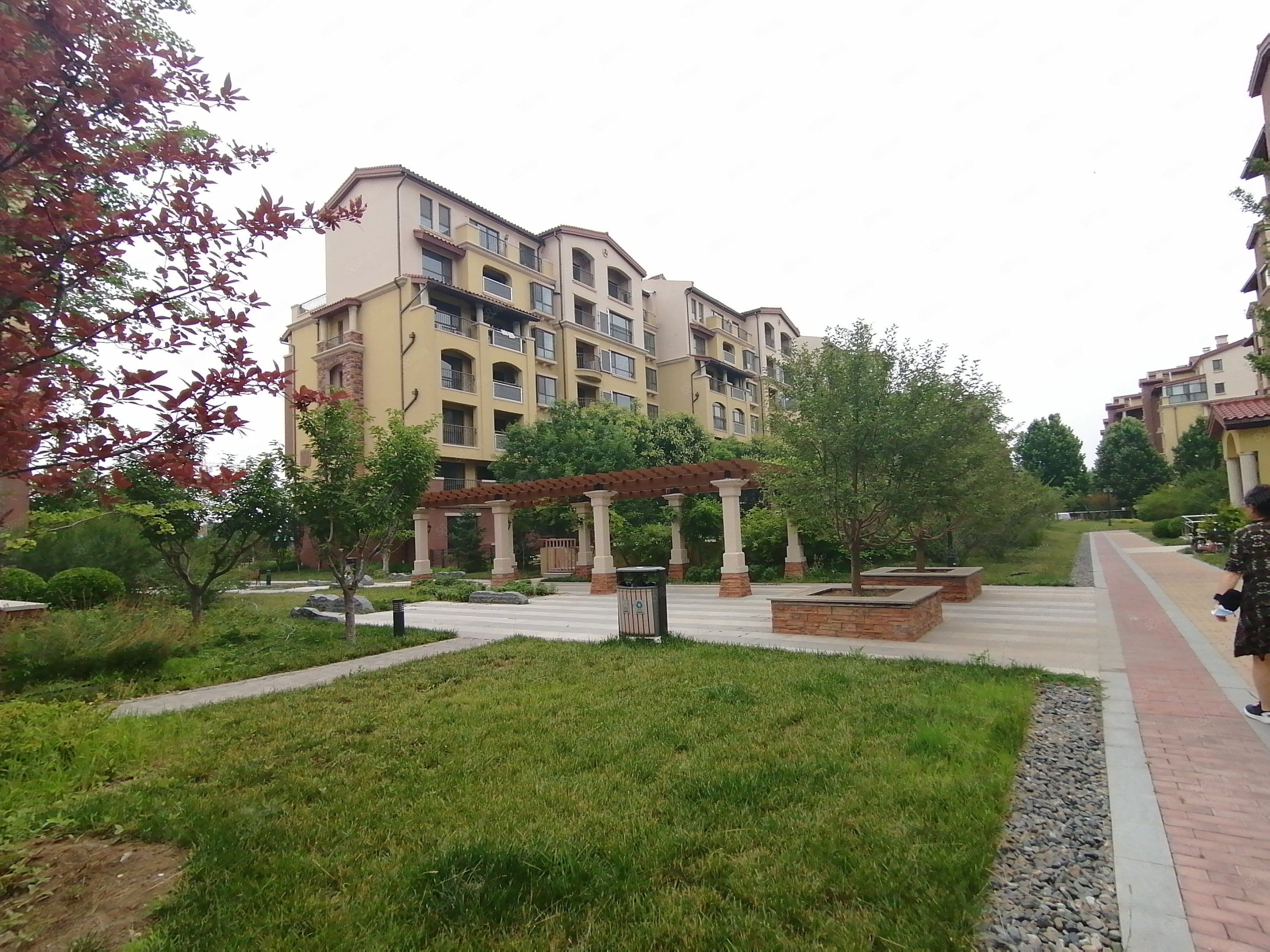 世茂香颂3室2厅2卫170㎡南北165万