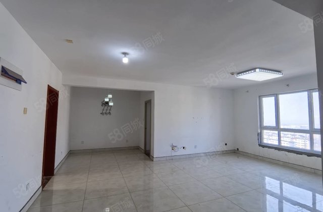 92萬 急售万达广场旁大平层 五中旁 三室朝阳户型