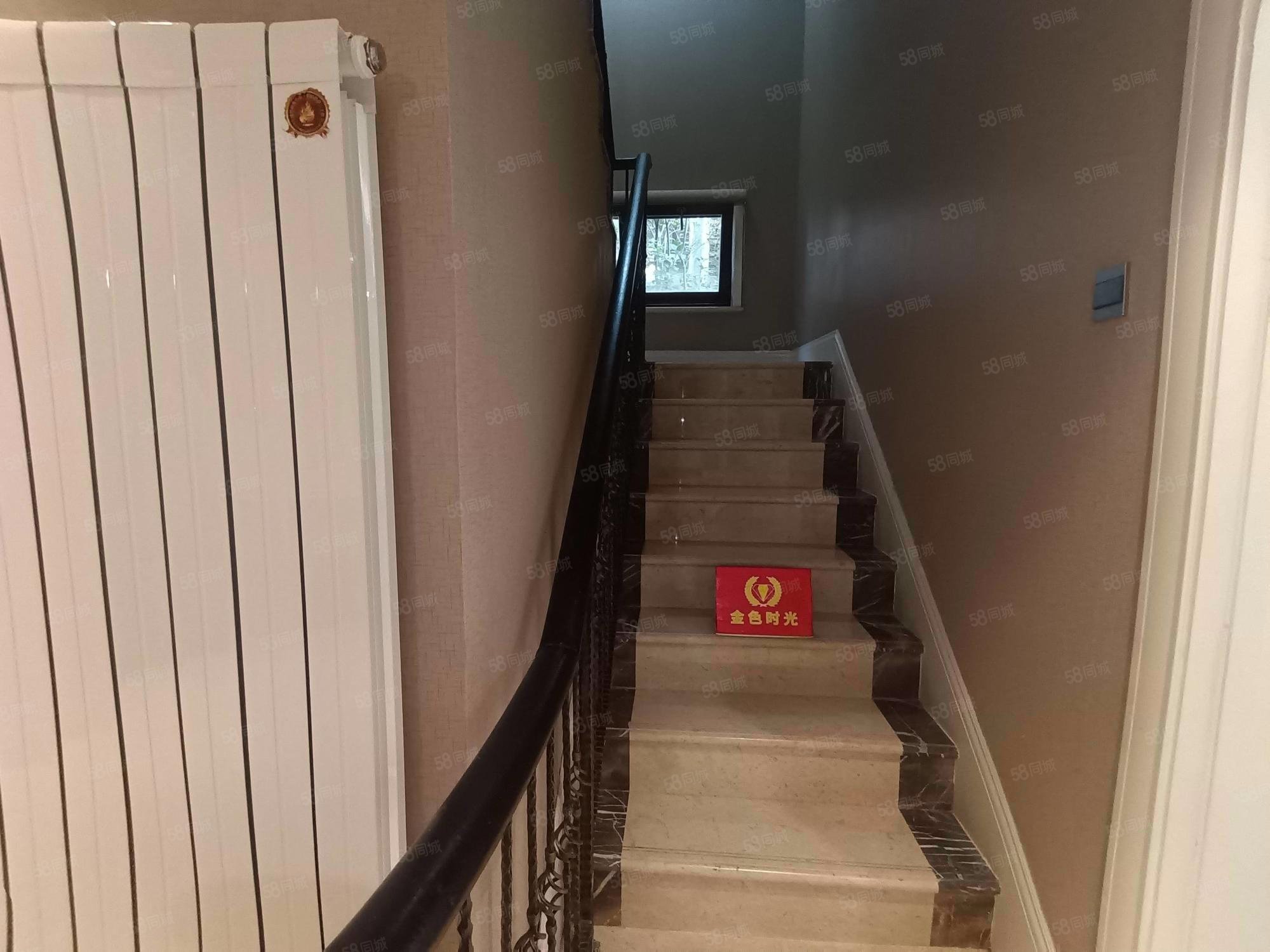 君山別墅6室5廳4衛(wèi)391.84㎡南北790萬(wàn)