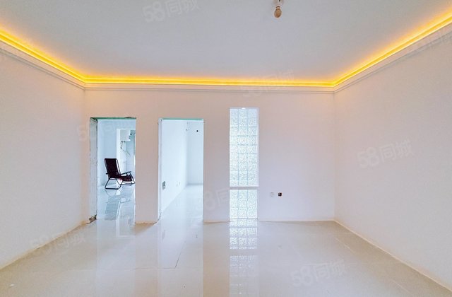 度假区繁华地段 一梯两户 三室双卫 单价低 有钥匙