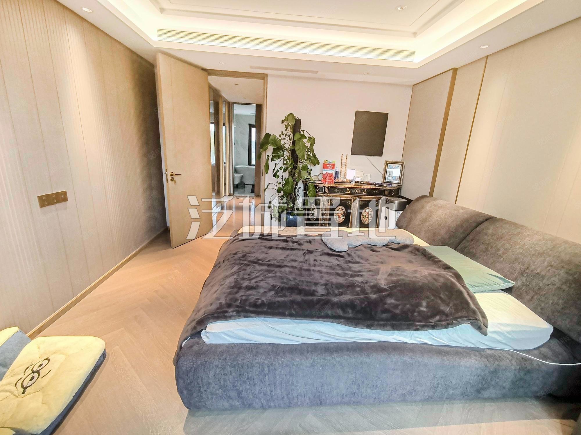 國瑞熙墅二區(qū)4室3廳3衛(wèi)201.38㎡南北1119萬