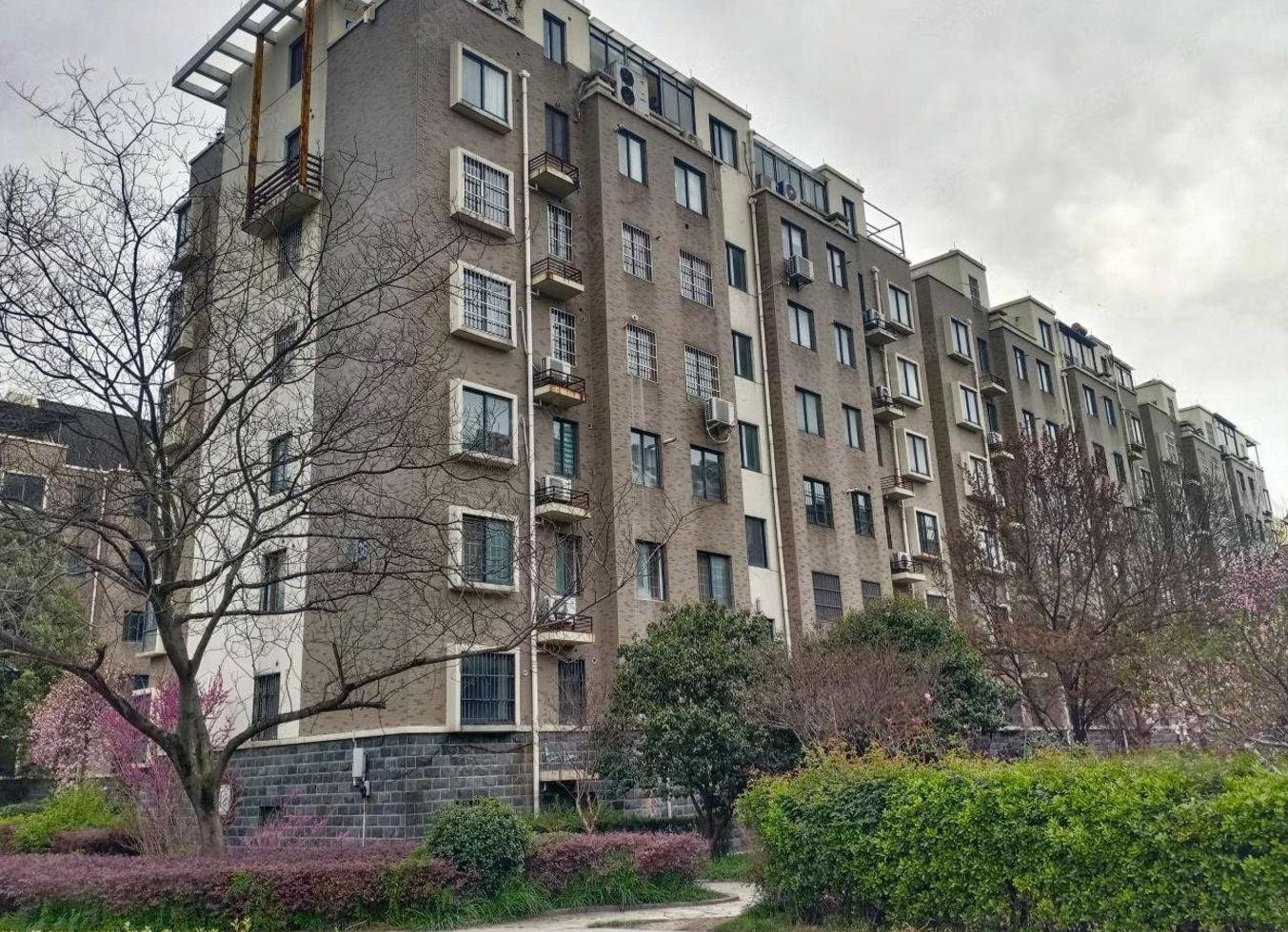 山水华庭五楼单价只要6000三房两厅两卫诚心卖