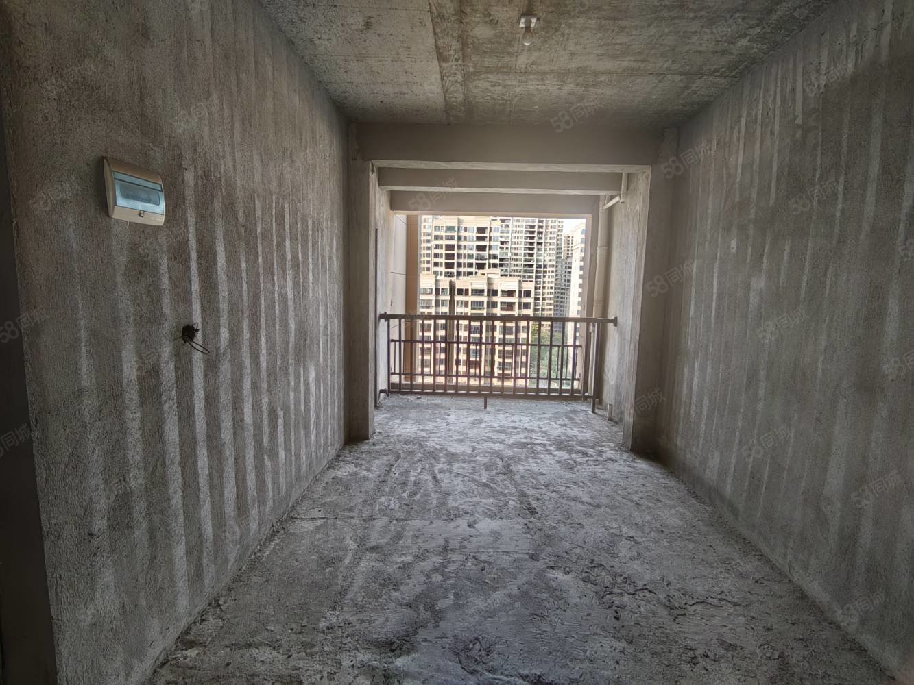 远大紫梦城3室2厅2卫130㎡南北59万