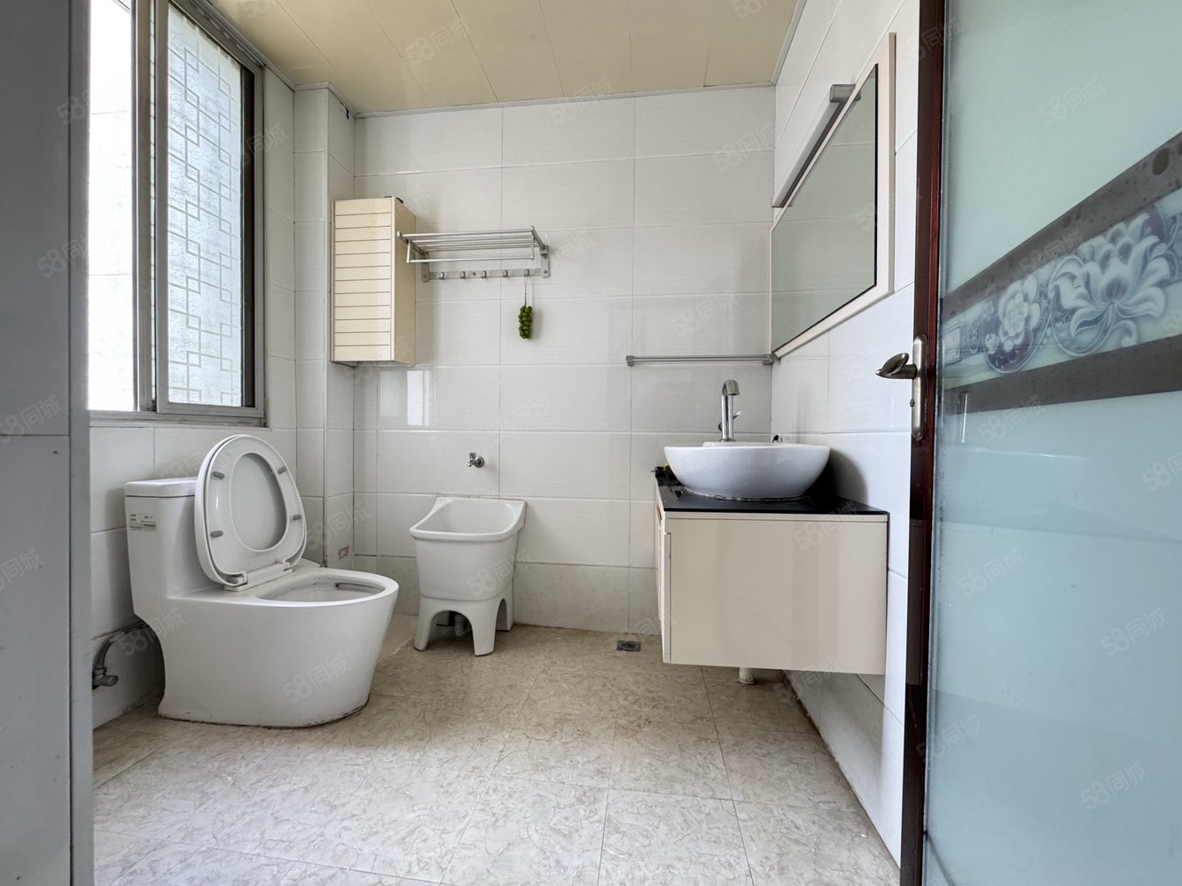 警苑6室2厅3卫160㎡南北79.8万