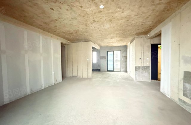 日盛滨湖悦府4室2厅156㎡137万二手房图片