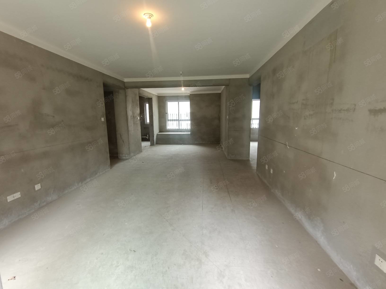 金大地时代公馆3室2厅2卫130㎡南北87万