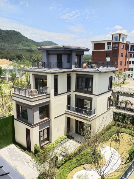 150万售双龙融创九宸府99平实得300中式别墅送60平花园