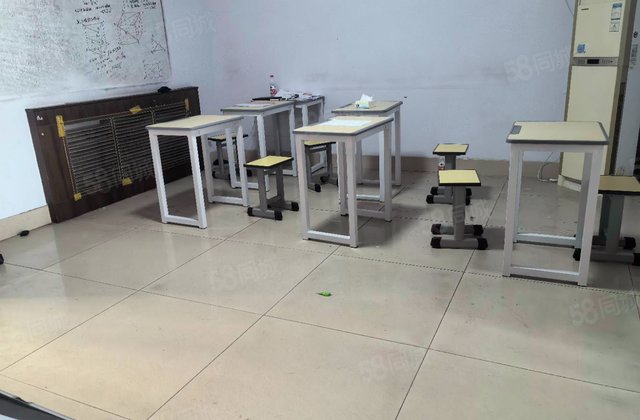 天和花园61复式内楼梯124平62万带阁楼，露台