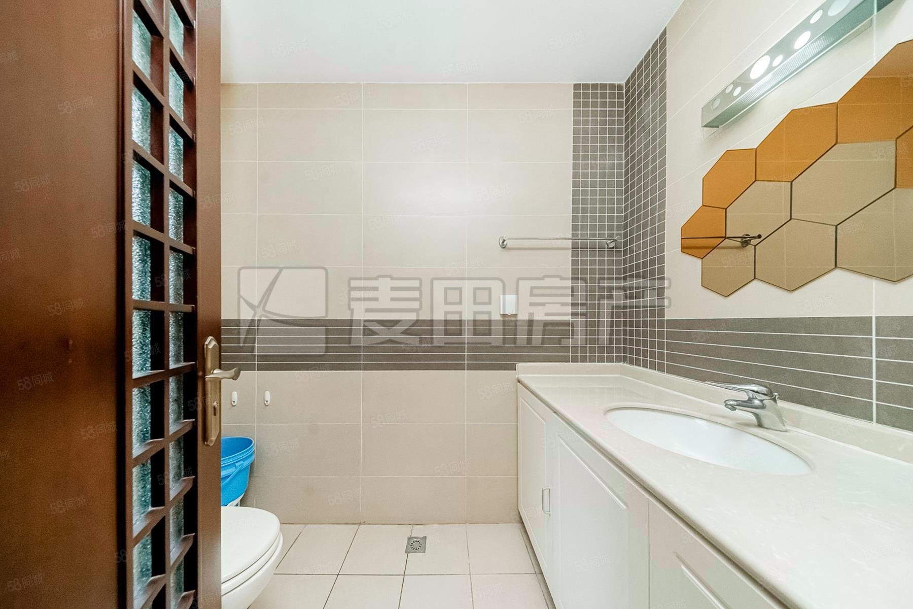 雪梨澳鄉(xiāng)(別墅)6室2廳4衛(wèi)638.28㎡南北3800萬