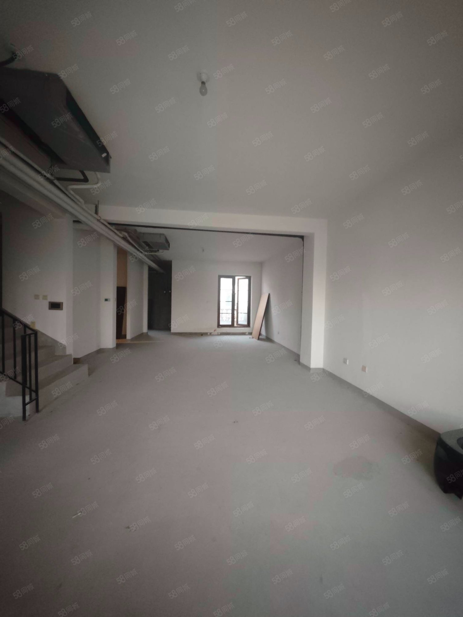 融創(chuàng)千章墅4室2廳3衛(wèi)256.09㎡南北970萬