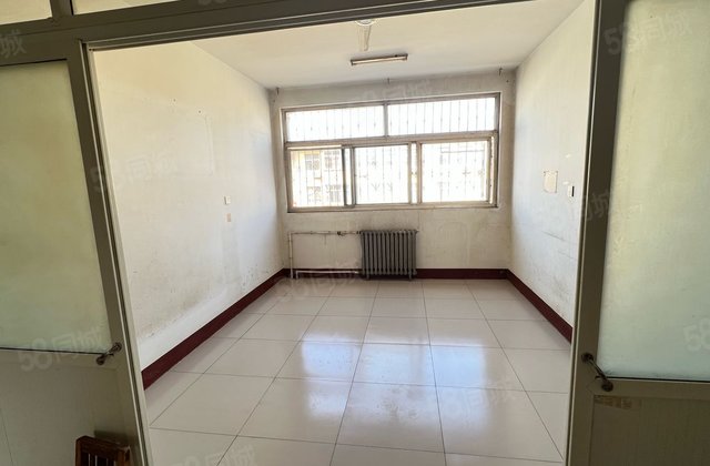 老文轩 八中 三室低层 南北通透 采光好 实际面积大