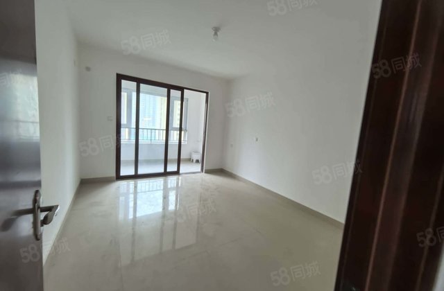 东昌壹号院旁，昌润莲城，东边户，带车位储，新房未住。