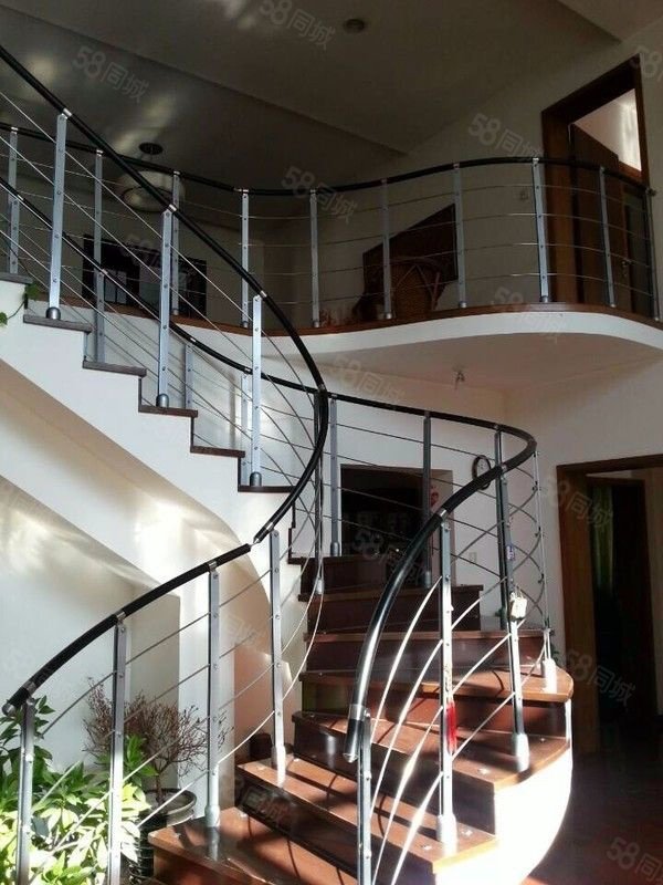 碧水莊園5室2廳4衛(wèi)303㎡南北1700萬