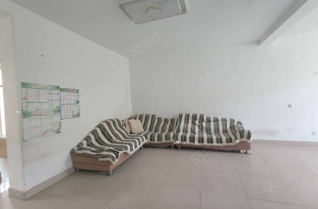 万达北桐凤家园 地暖房中间楼层三室停车方便