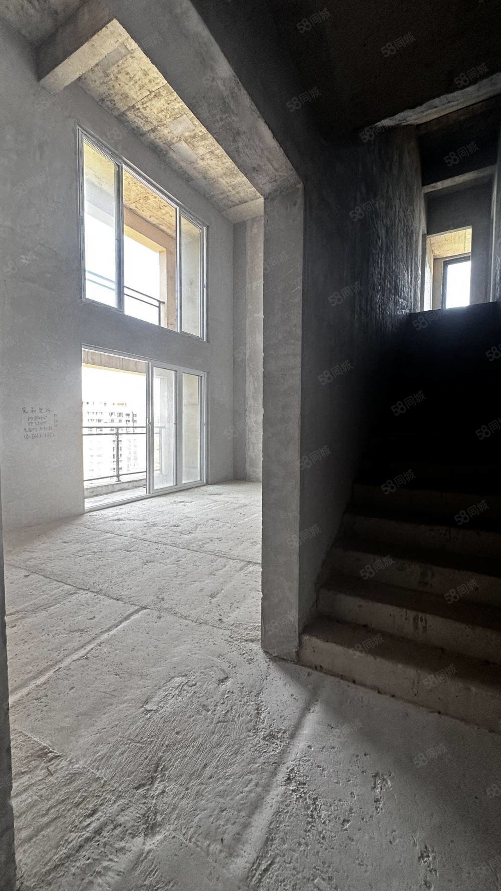 麒龙学府1号耶鲁郡4室2厅2卫134㎡南北45.8万