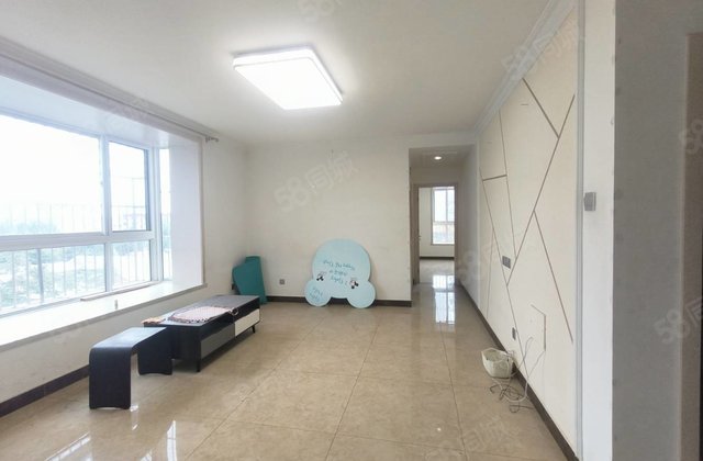 老文轩 一中  外国语附近 广电小区 东边户 地暖房随时看房