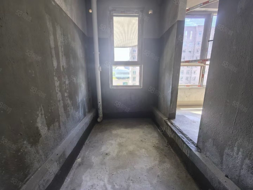 国瑞麓林府4室2厅3卫143㎡南北125万