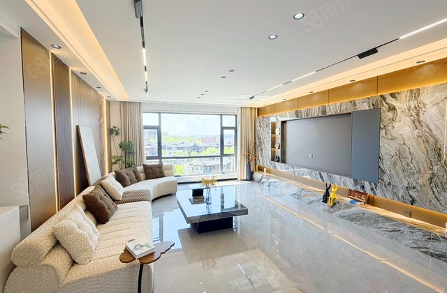 富奥斯坦利小镇4室3厅191.64㎡149.8万二手房图片