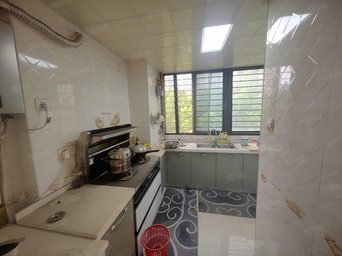 奥林清华3室2厅2卫132㎡南北72万