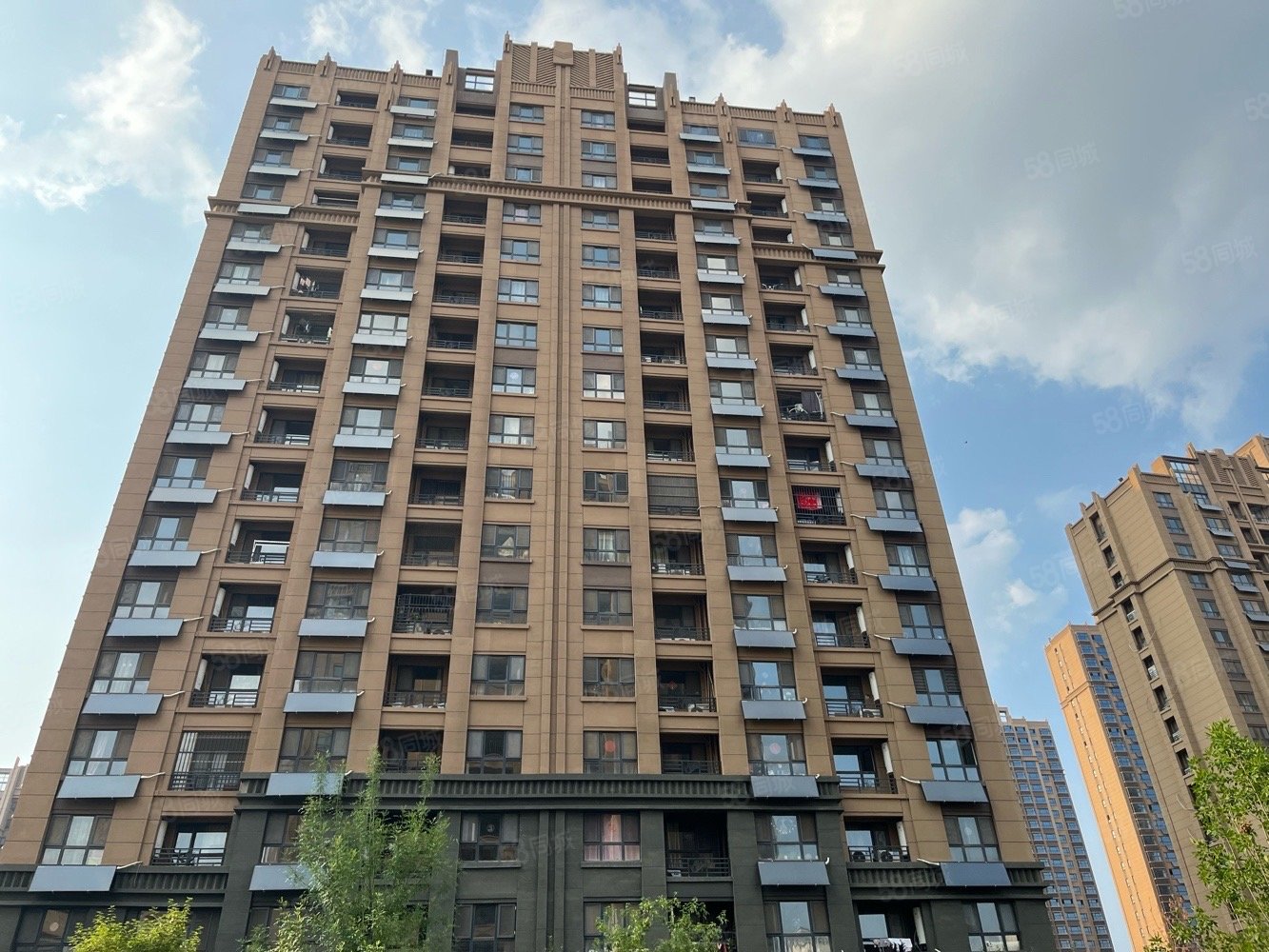 帝景湾三室俩厅俩卫带阁楼