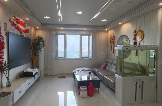 急售急售58.8万买124平精装三室，东边户，随时看房。