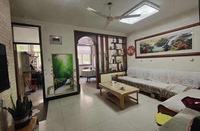 急售市中心多层一楼带大院子，带车库免大税可按揭