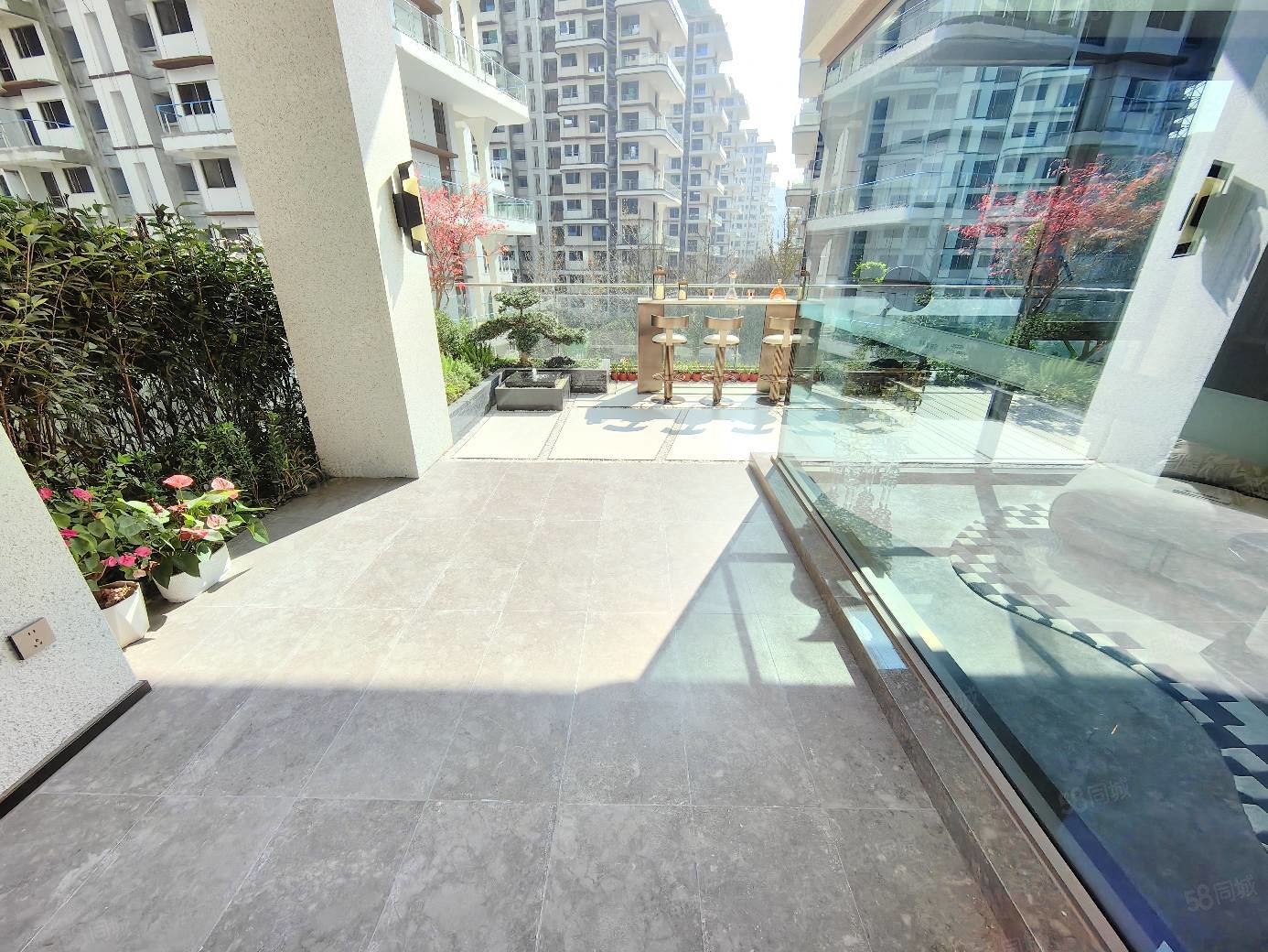 国瑞麓林府4室2厅3卫143㎡南北104万