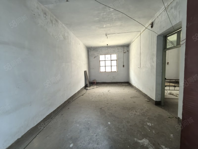 建设路158号小区4室3厅1卫190㎡南北26.8万