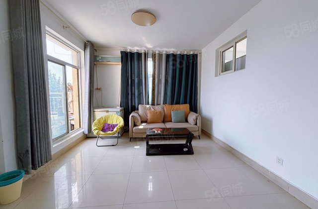 紧邻老文轩，小两室   ，南北通透，带露台，带储藏室免大税