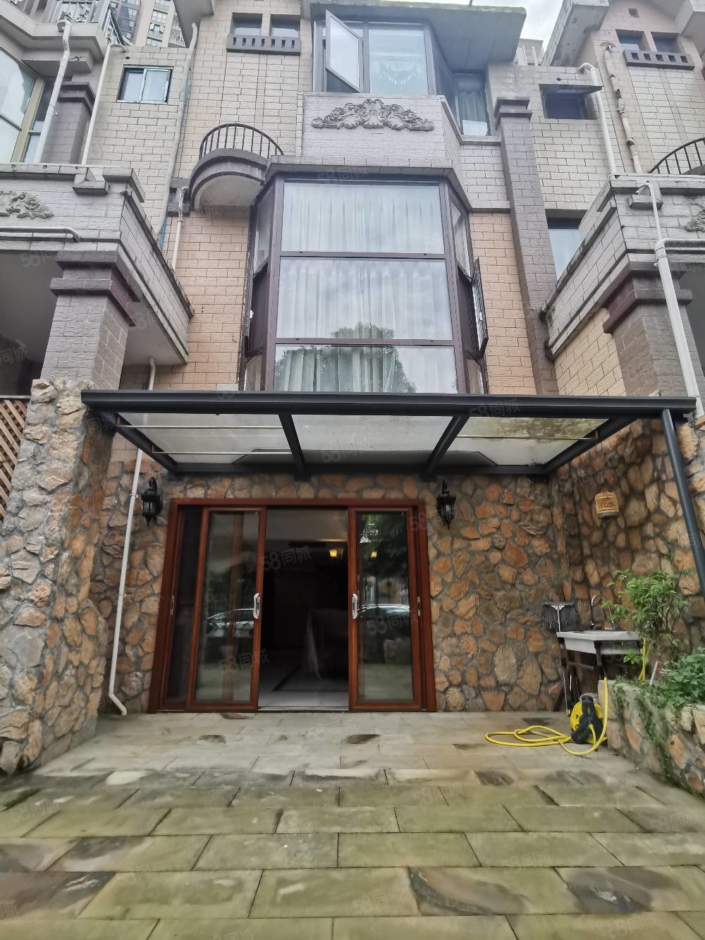 眉山东站传世风景豪华装修别墅带三车库带花园工作调动忍痛岀售