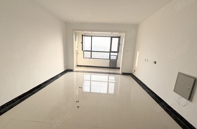 六中大润发 星光珺园旁 孟达中央帝景 总高18层中层 带车储