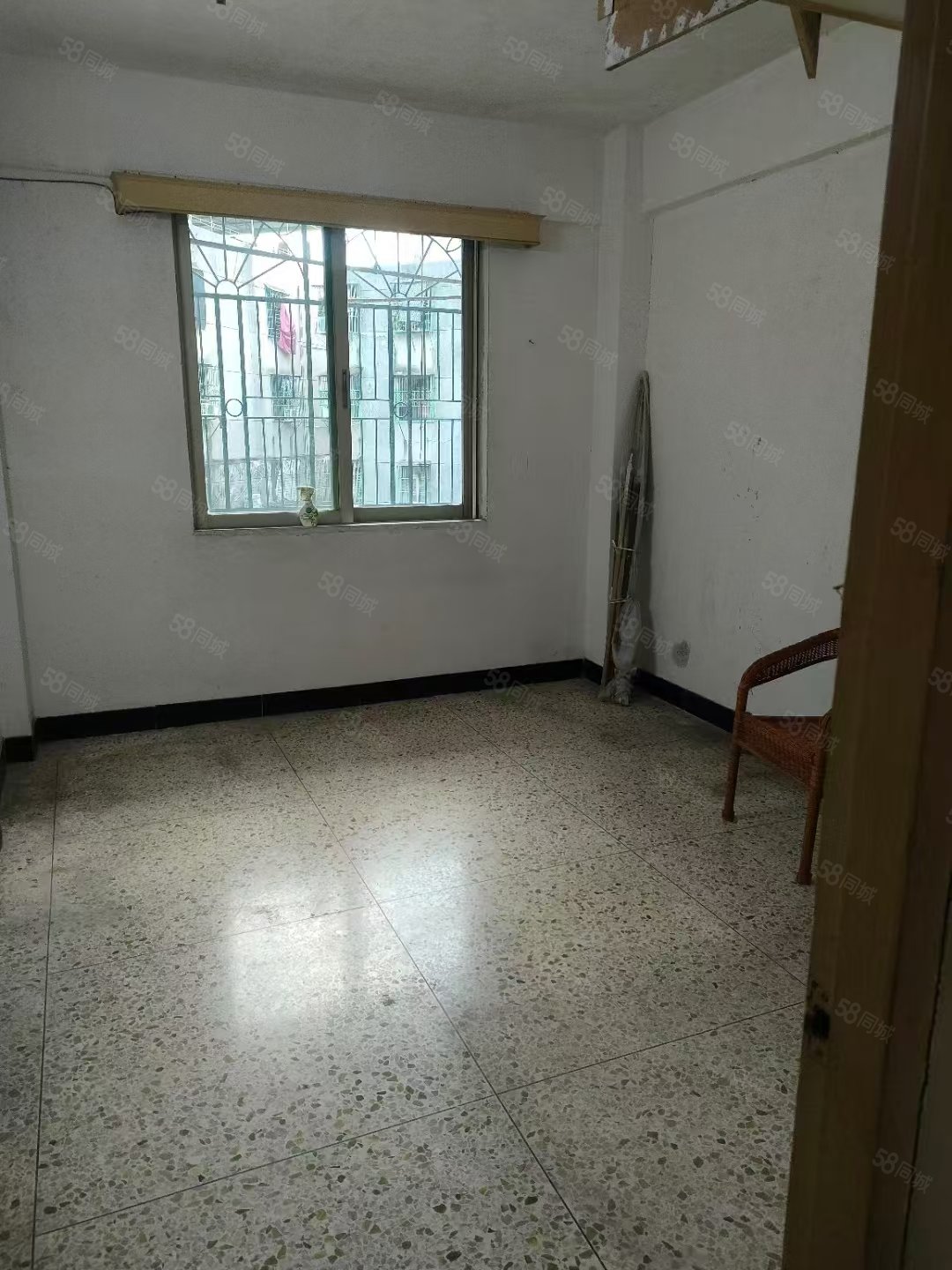 西荣路小区3室2厅1卫91㎡东南38万