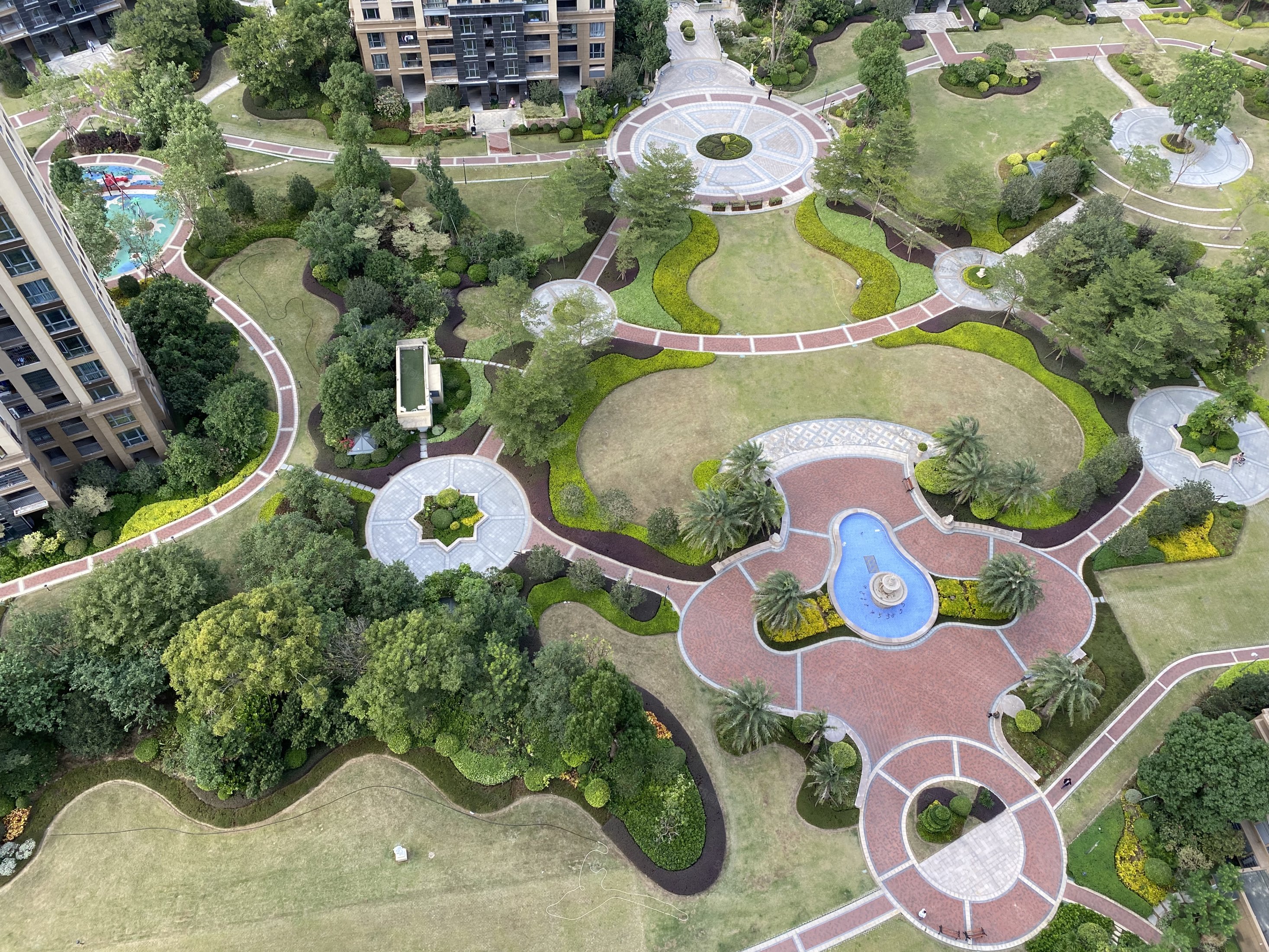 南北通透电梯房满五住房融信半山云顶78平