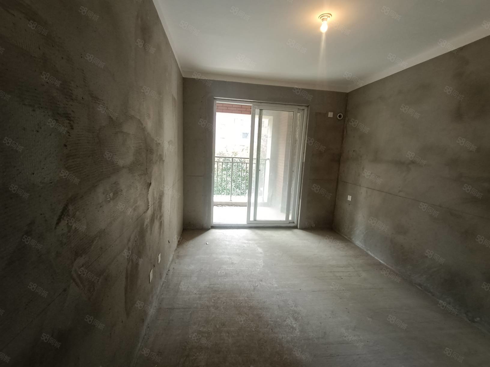 金大地时代公馆3室2厅2卫130㎡南北87万