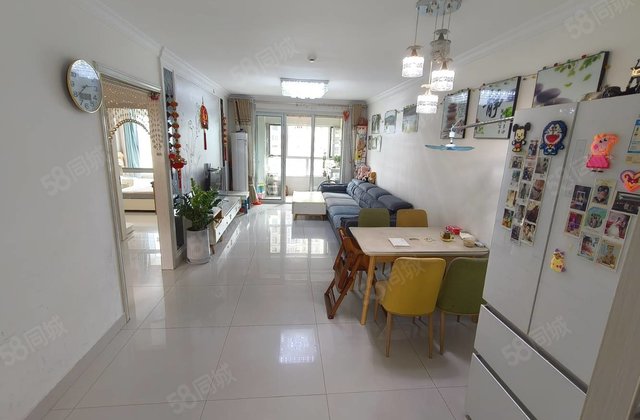 阿卡迪亚六期新出，三室两厅，带车位地下室，看房方便，精装修