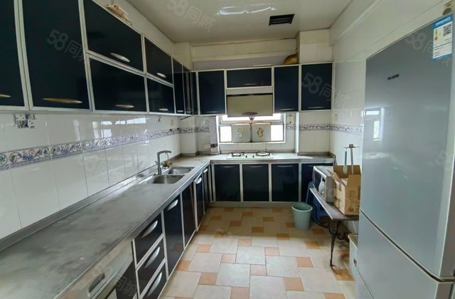 鸿富大厦6室2厅238.34㎡158万二手房图片