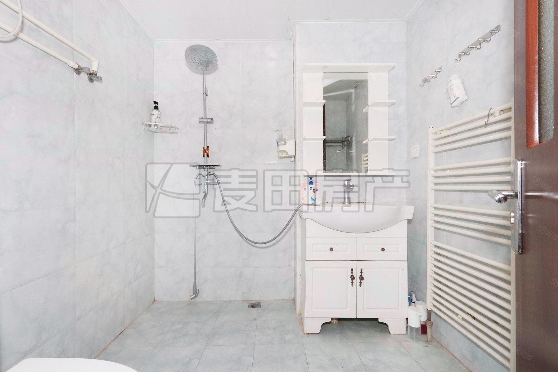 首城國際2室2廳1衛(wèi)82.7㎡東南645萬