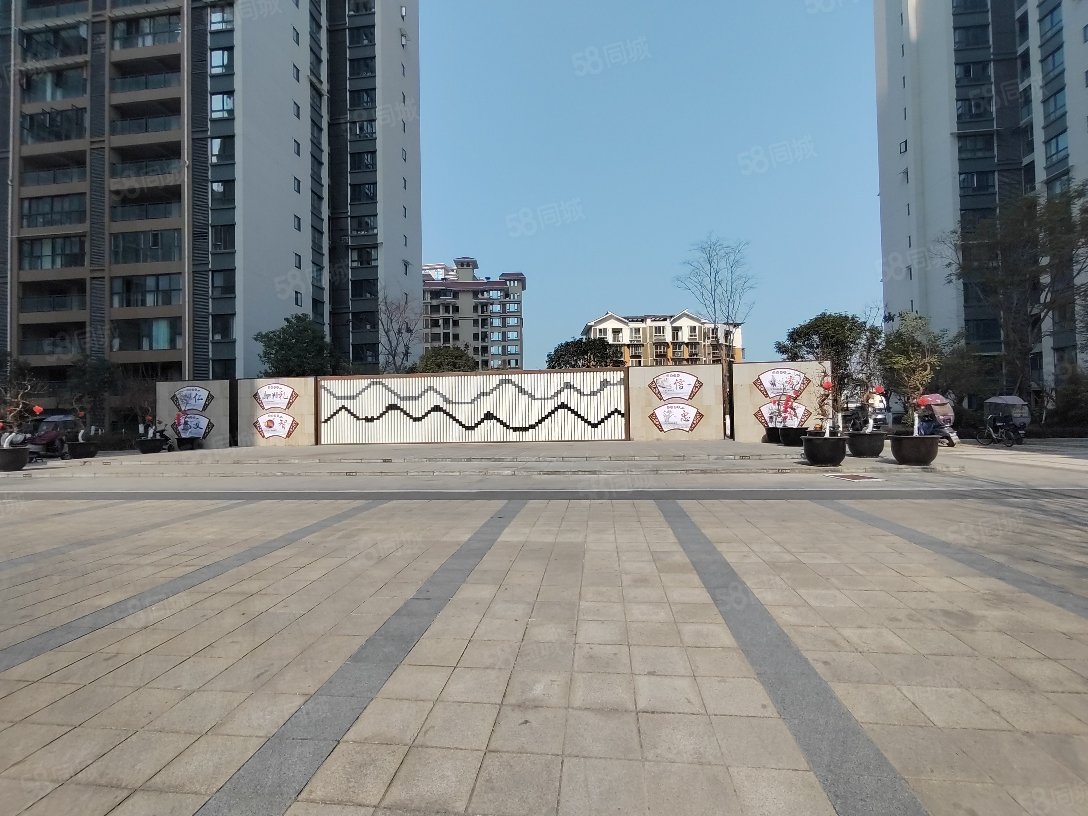 电梯顶跃带花园 带车位 清水五室三卫 次新房,嘉利广场-德阳58同城