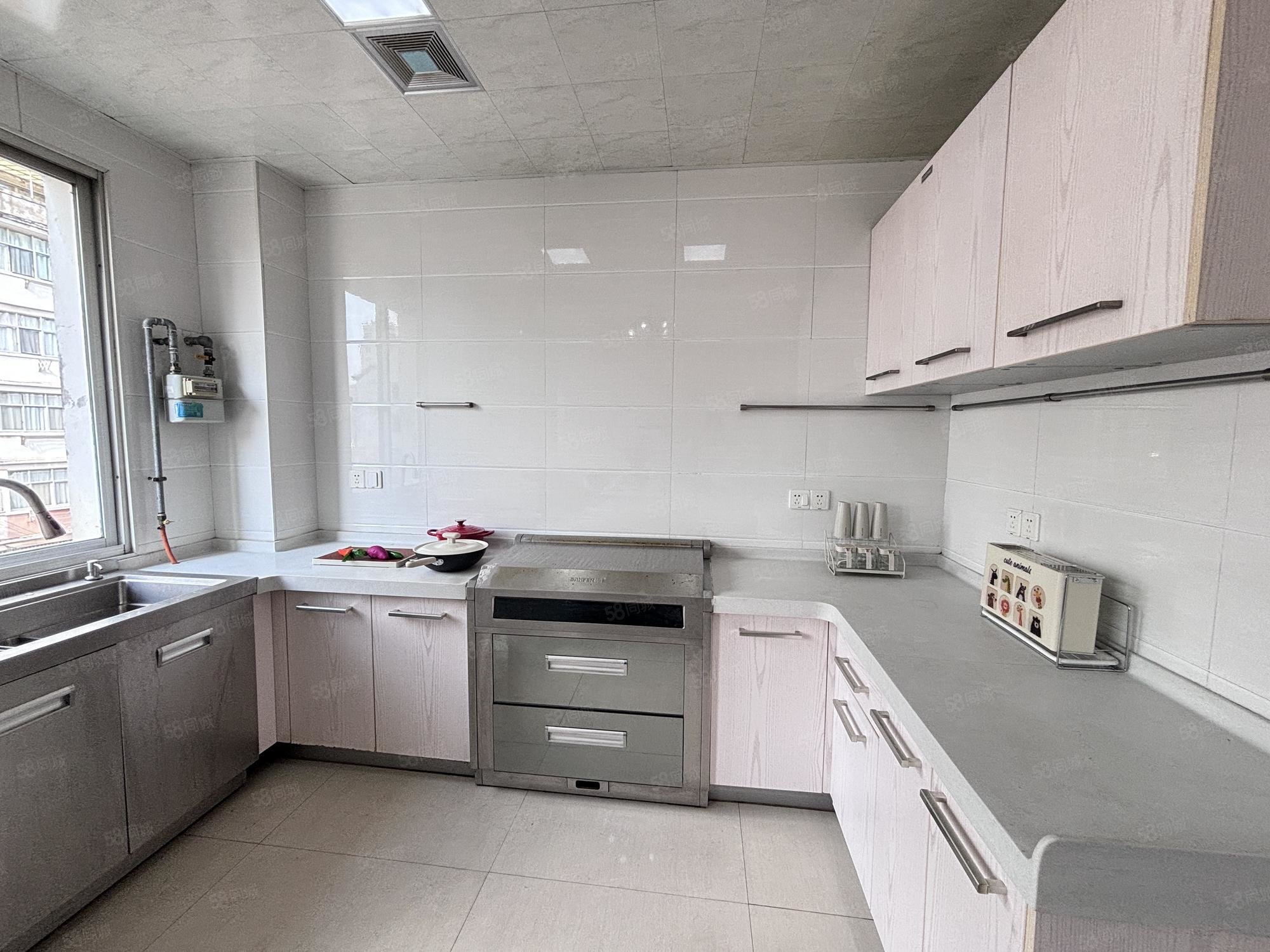 警苑6室2厅3卫169㎡东88万