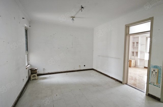 开发区振华 东昌东校 三室两卫 车位储藏室 18层  间楼层