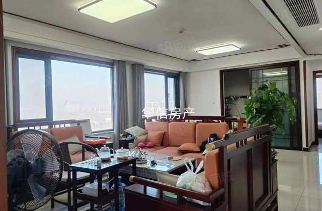 开发区，光岳路旁边，精装四室，带车位储藏室，东昌中学