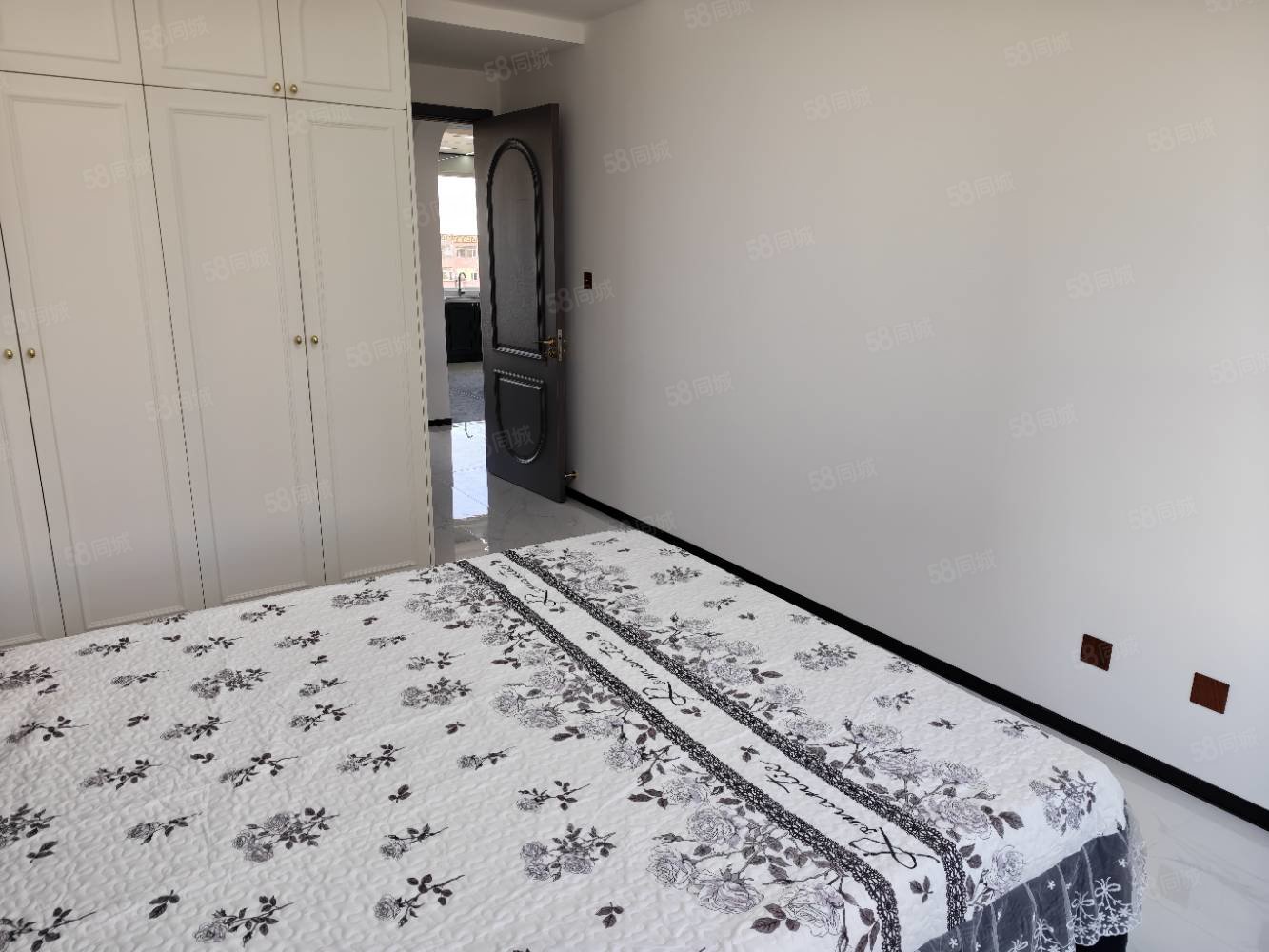 胜利嘉园3室2厅2卫124㎡南北85.8万