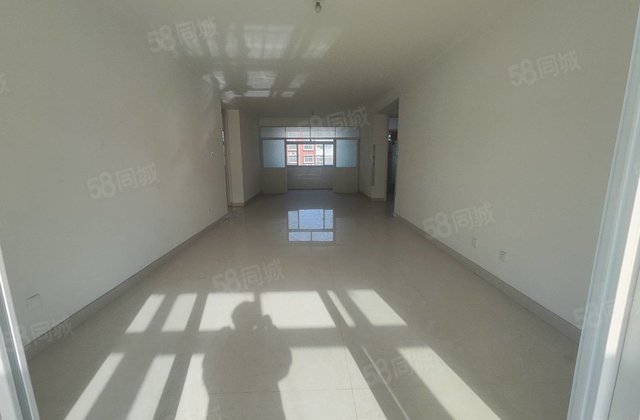 急售！紧邻万达！元宝 户型！送 阳面车库！大阳台！