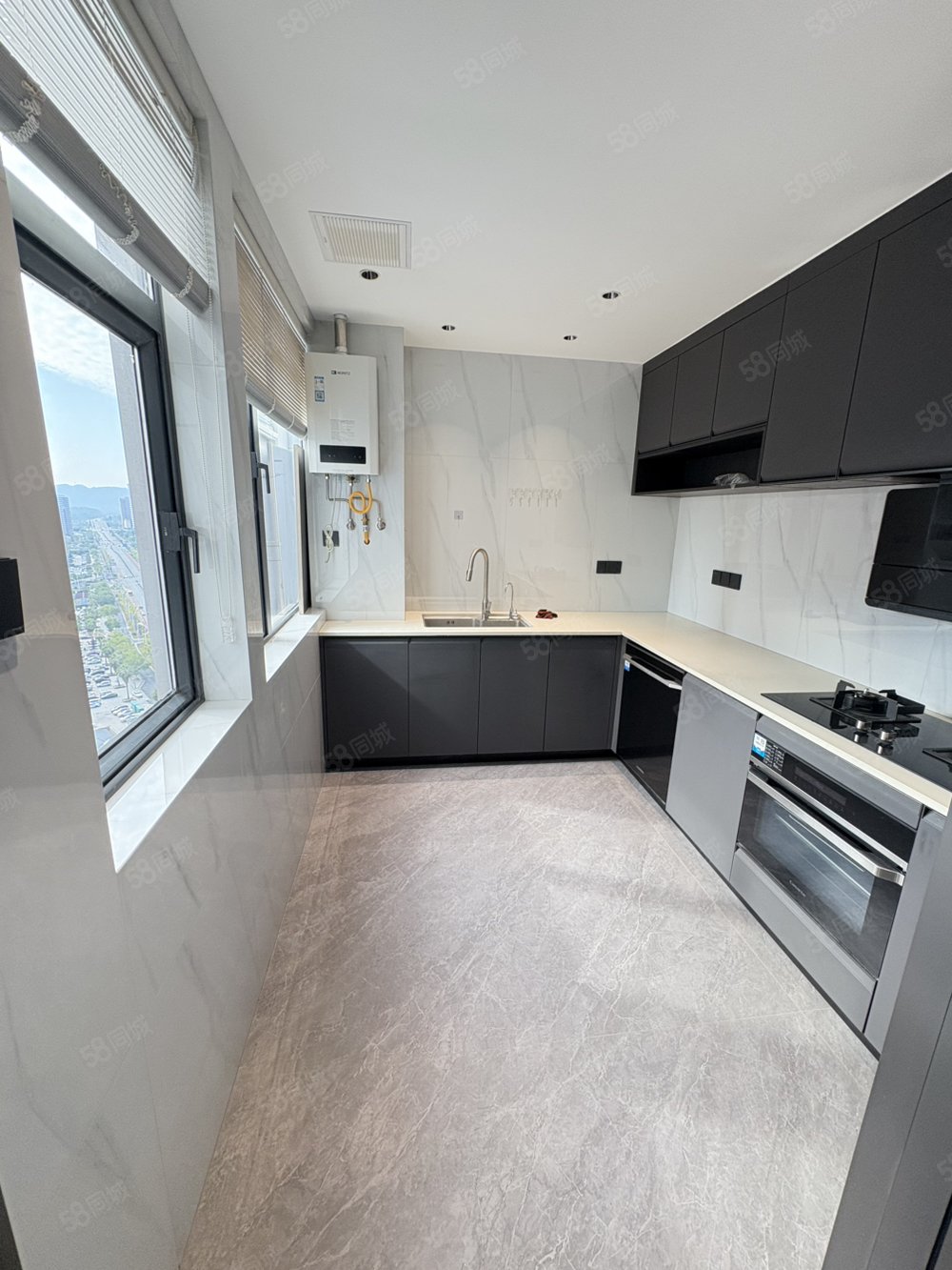 天秀湾4室2厅2卫202㎡南北270万