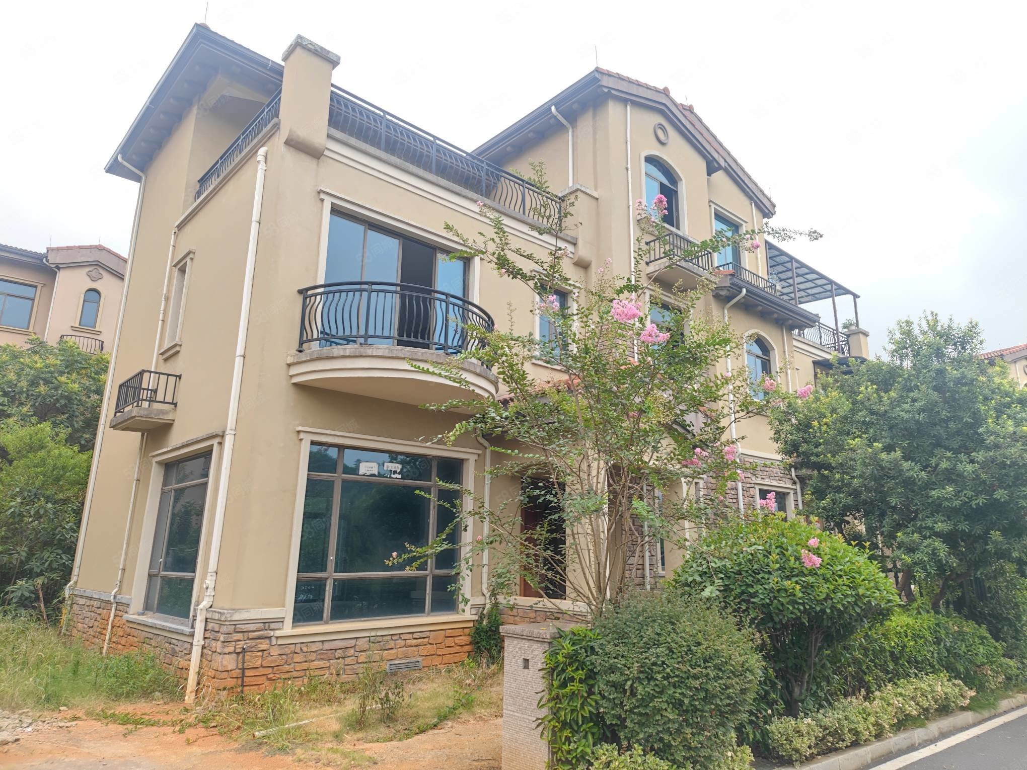 【10图】碧桂园山湖城 毛坯双拼别墅 低价急售 三期好户型 真的好住